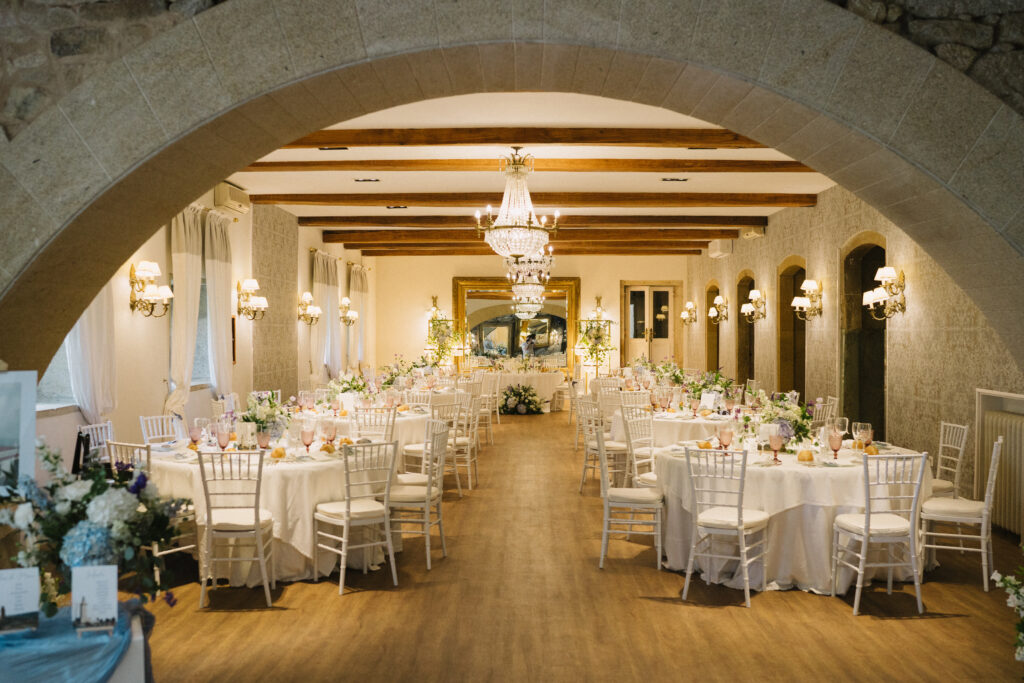 Decoración de boda en Pazo do Tambre, Galicia · Andrea & Alex · Blue Artisan