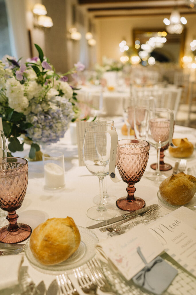 Decoración de boda en Pazo do Tambre, Galicia · Andrea & Alex · Blue Artisan