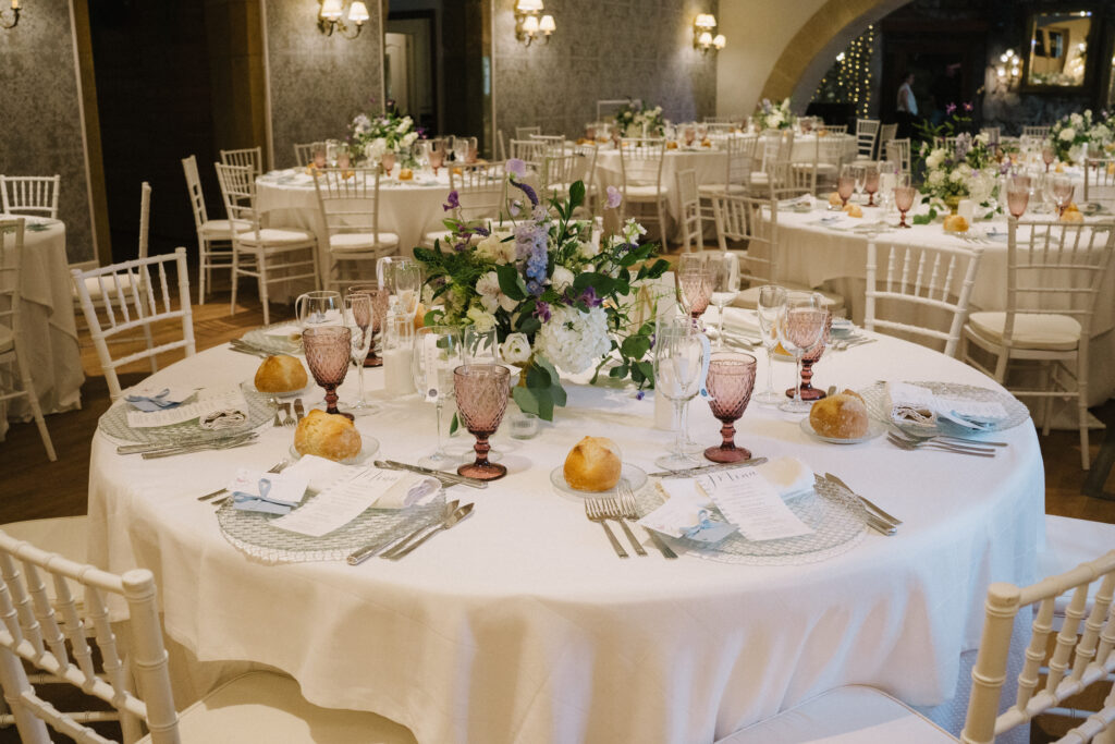 Decoración de boda en Pazo do Tambre, Galicia · Andrea & Alex · Blue Artisan