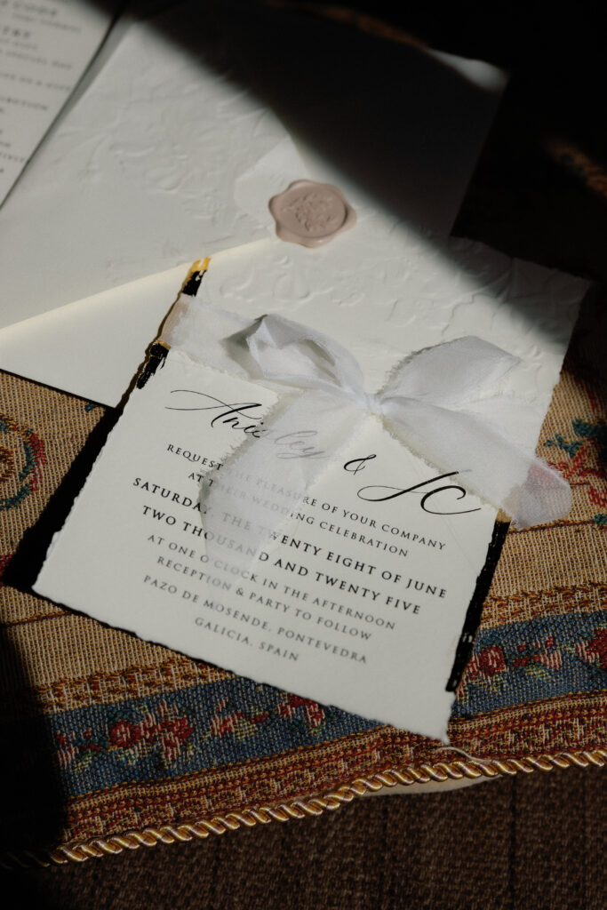 Decoración de boda en Pazo de Mosende, Galicia · Ani & JC · Blue Artisan