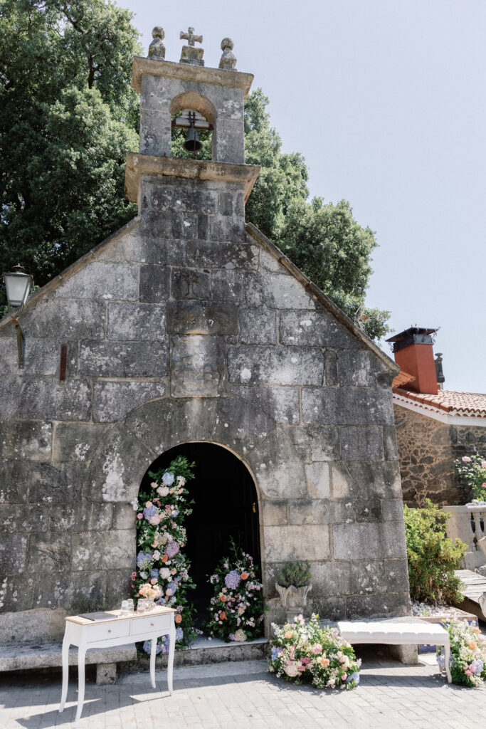 Decoración de boda en Pazo de Mosende, Galicia · Ani & JC · Blue Artisan