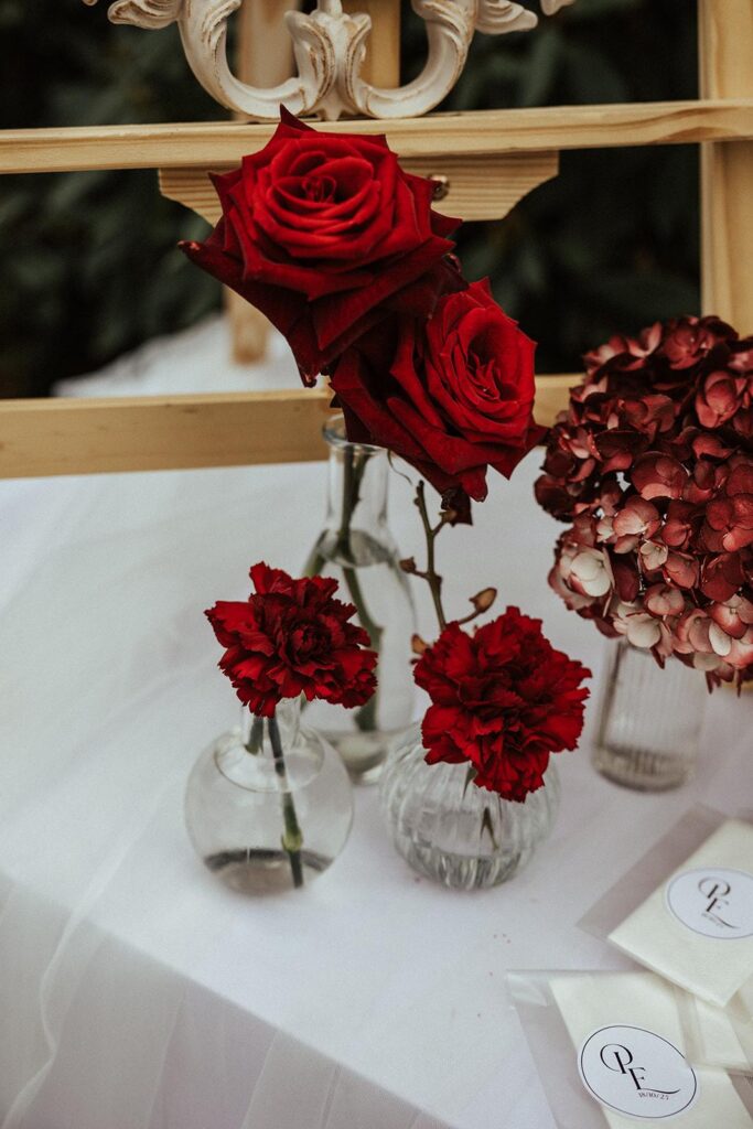 Decoración de boda en Pazo do Tambre, Galicia · Pilar & Edu · Blue Artisan