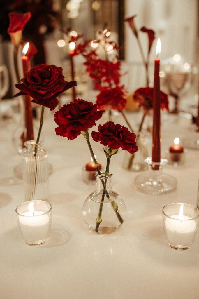 Decoración de boda en Pazo do Tambre, Galicia · Pilar & Edu · Blue Artisan