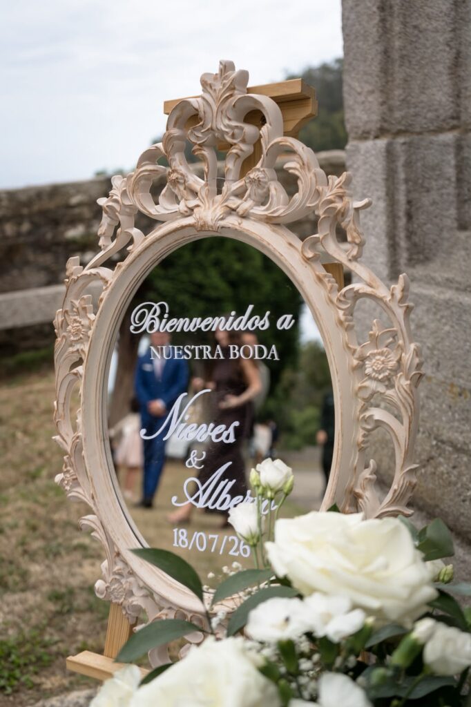 Decoración de boda gallega en Costa Caión, A Coruña · Nieves & Alberto · Blue Artisan