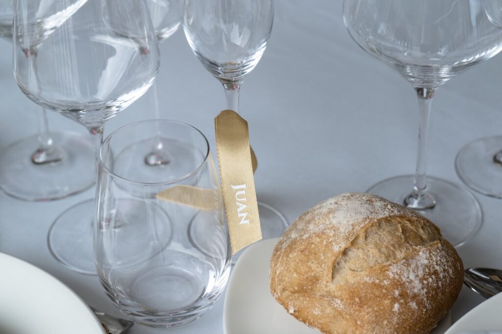 Decoración de boda gallega en Costa Caión, A Coruña · Nieves & Alberto · Blue Artisan
