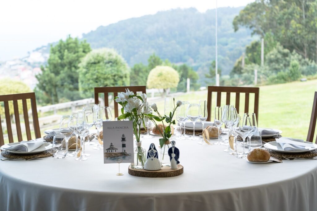 Decoración de boda gallega en Costa Caión, A Coruña · Nieves & Alberto · Blue Artisan
