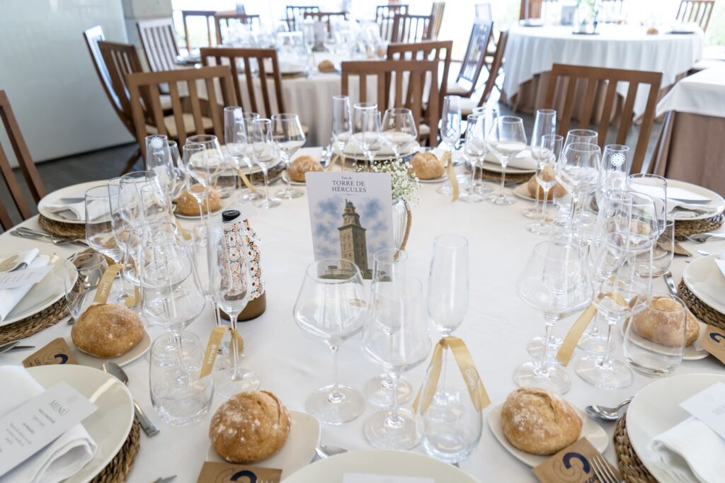 Decoración de boda gallega en Costa Caión, A Coruña · Nieves & Alberto · Blue Artisan