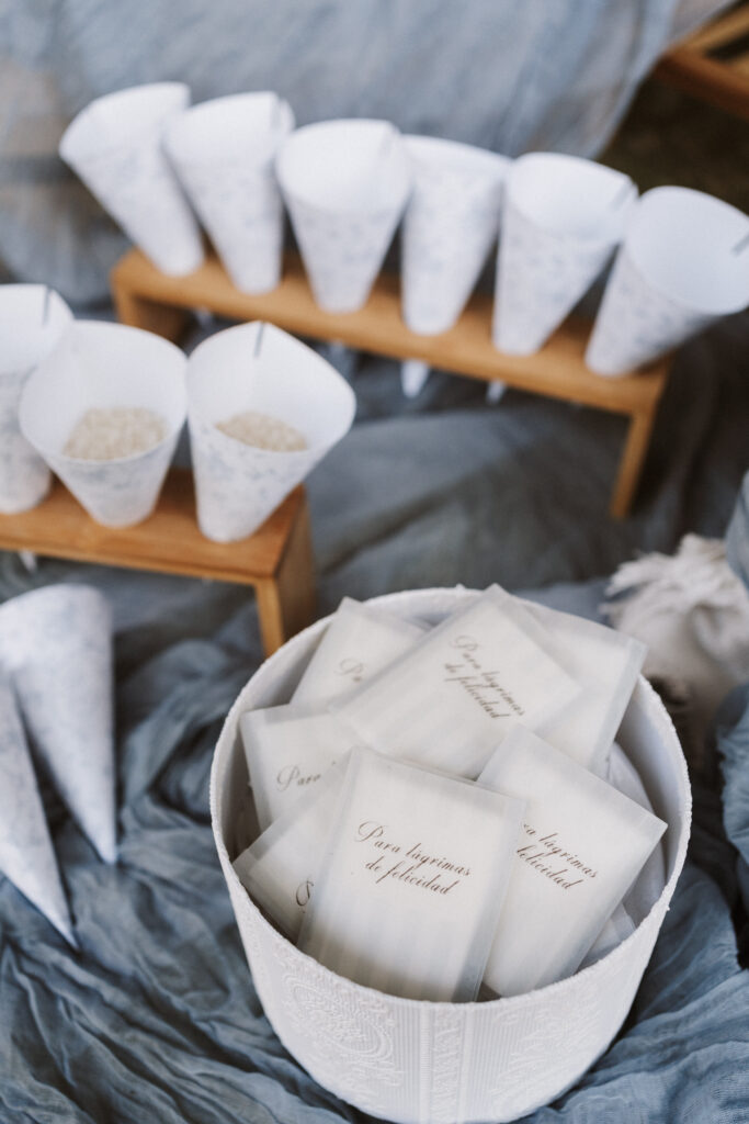 Decoración de boda en Los Molinos, Galicia · Blanca & Dani · Blue Artisan