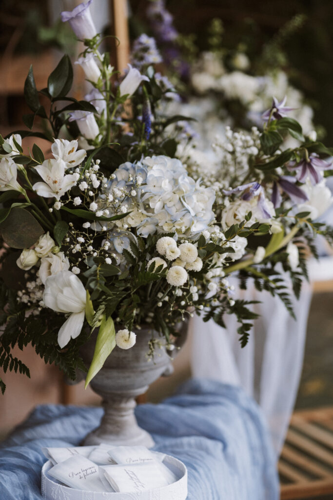 Decoración de boda en Los Molinos, Galicia · Blanca & Dani · Blue Artisan