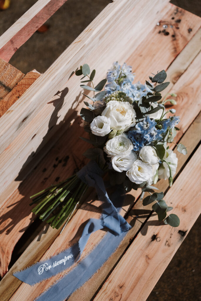 Decoración de boda en Los Molinos, Galicia · Blanca & Dani · Blue Artisan