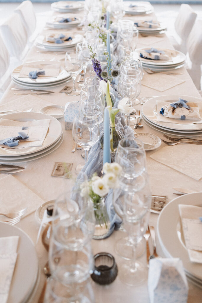 Decoración de boda en Los Molinos, Galicia · Blanca & Dani · Blue Artisan